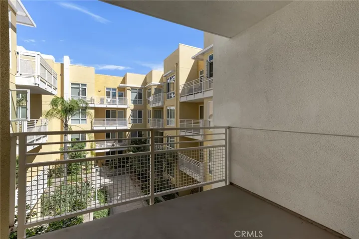 21301 Erwin Street 402, Woodland Hills, California 91367