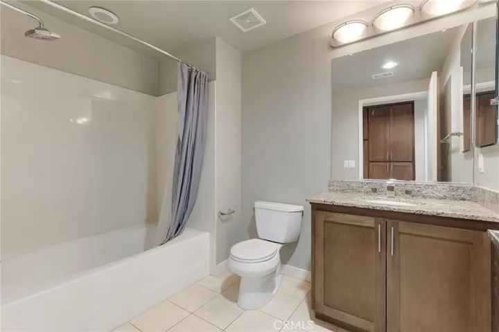 21301 Erwin Street 402, Woodland Hills, California 91367
