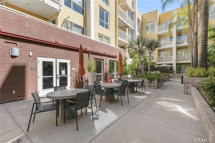 21301 Erwin Street 402, Woodland Hills, California 91367