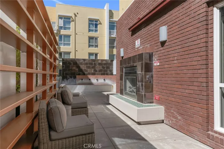 21301 Erwin Street 402, Woodland Hills, California 91367