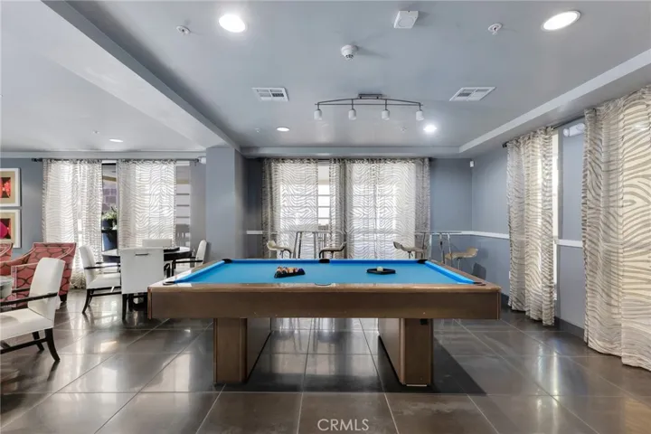 21301 Erwin Street 402, Woodland Hills, California 91367