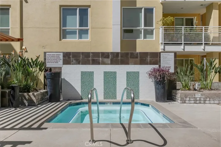 21301 Erwin Street 402, Woodland Hills, California 91367