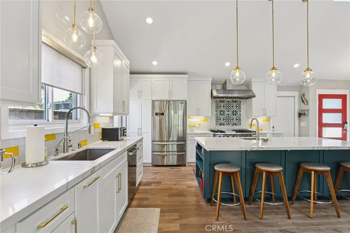 173 College Park, Seal Beach, California 90740