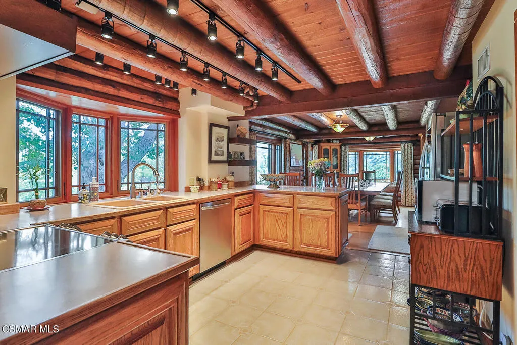 dKitchen and Dining1