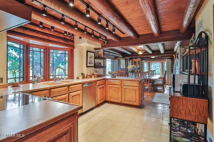 dKitchen and Dining1