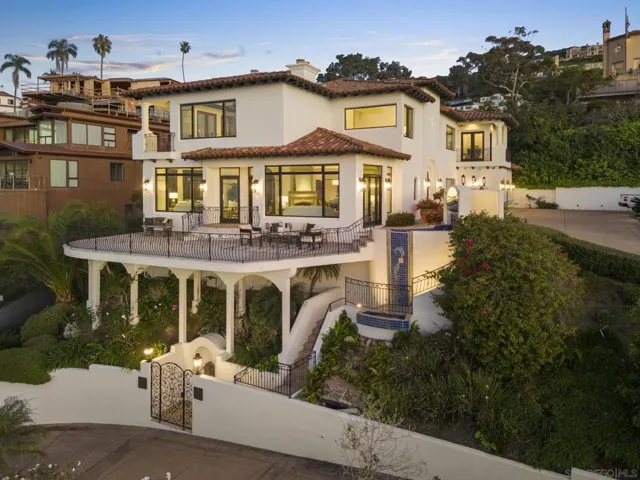 Hillside coastal estate with panoramic ocean views, where expansive terraces, arched architecture, and warm Mediterranean tones create a private retreat overlooking La Jolla’s scenic coastline.