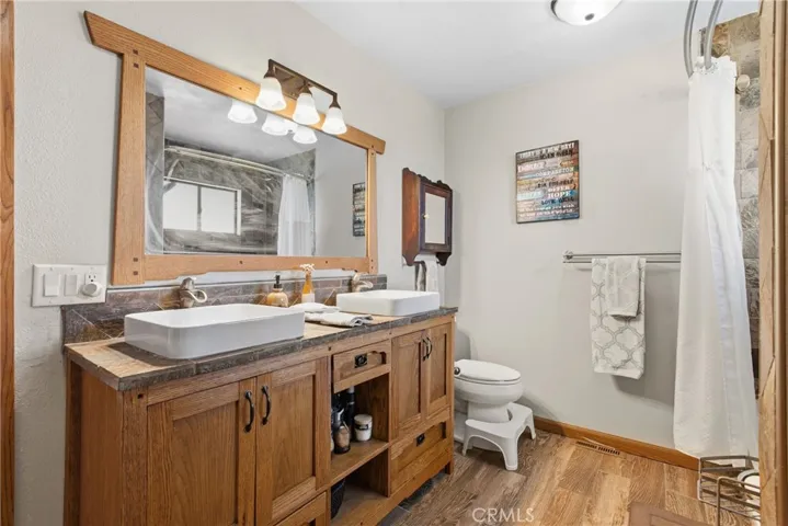Full bathroom - upstairs