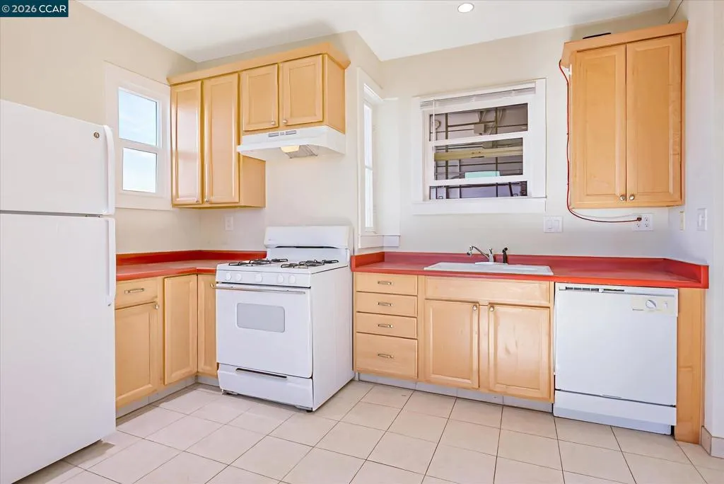 Kitchen without Virtual Staging