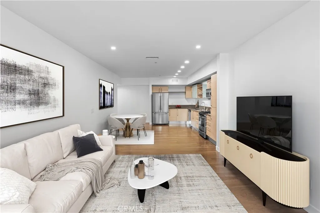 Photo has been digitally altered with virtual staging.