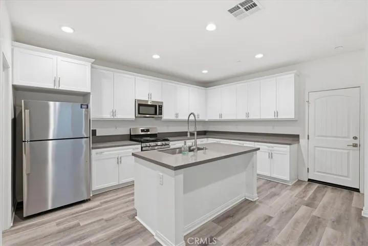 1207 Garnet Court, Colton, California 92324