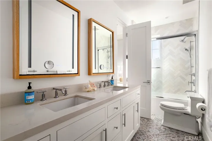 Jack and Jill bathroom with dual sinks