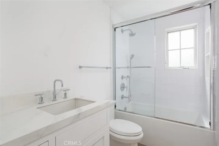 Jack and Jill bathroom between the secondary rooms