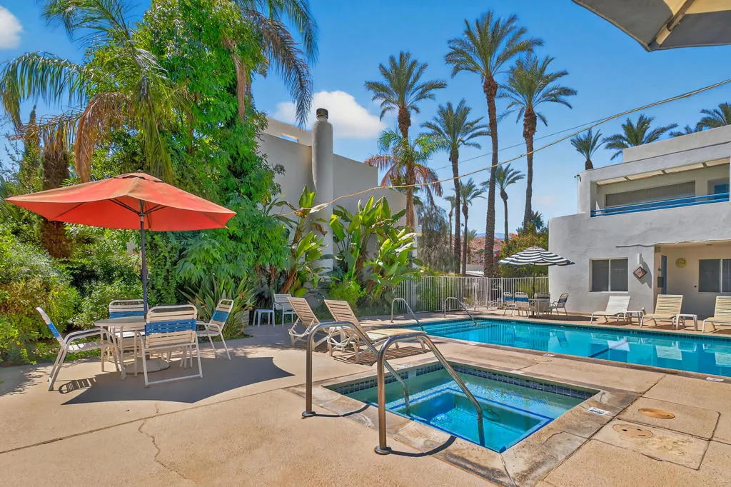 8 outdoor pool 2