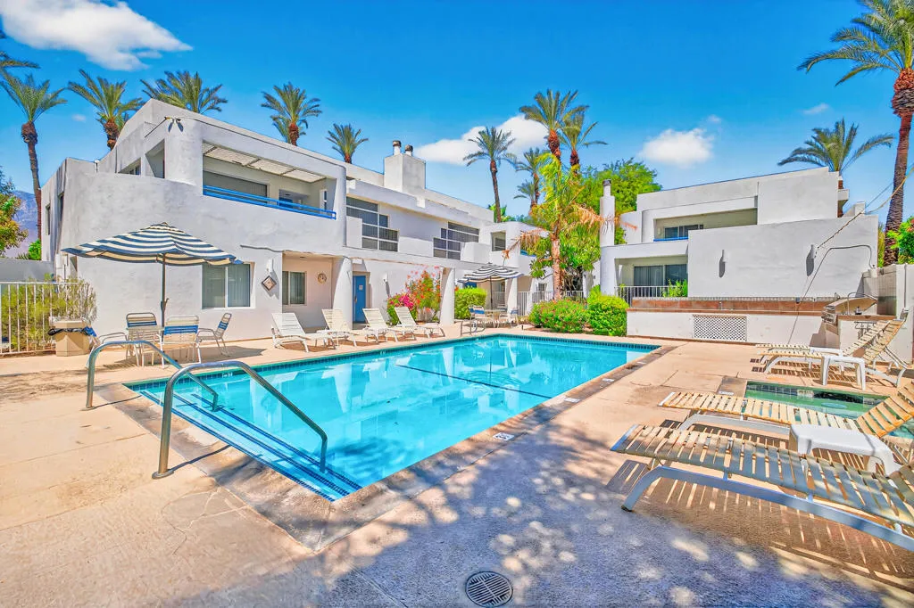 7 outdoor pool 1
