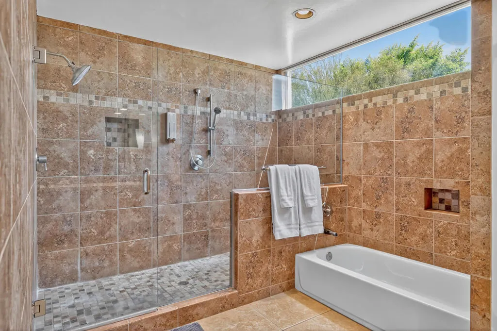 25 room 1 upsairs shower