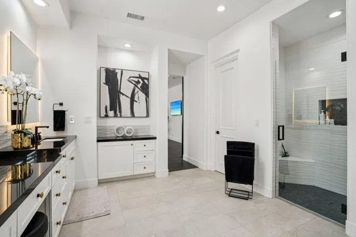 31-web-or-mls-Via Fiora-S2203-031