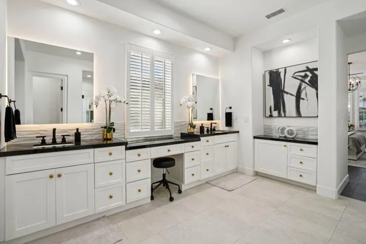 30-web-or-mls-Via Fiora-S2203-030