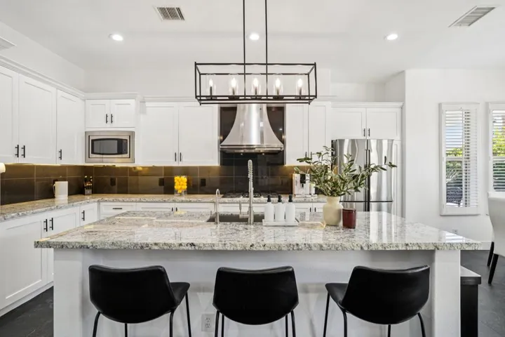 18-web-or-mls-Via Fiora-S2203-018