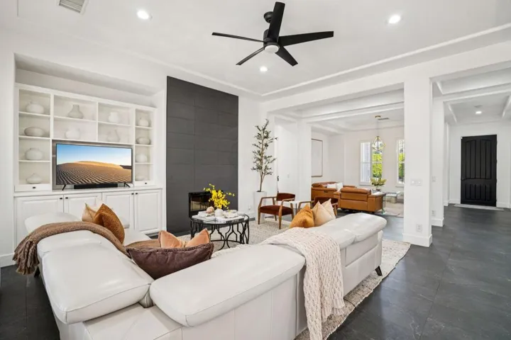 5-web-or-mls-Via Fiora-S2203-005