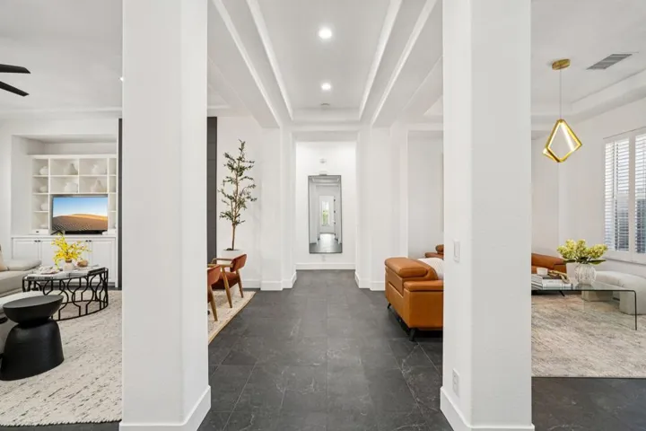 8-web-or-mls-Via Fiora-S2203-008