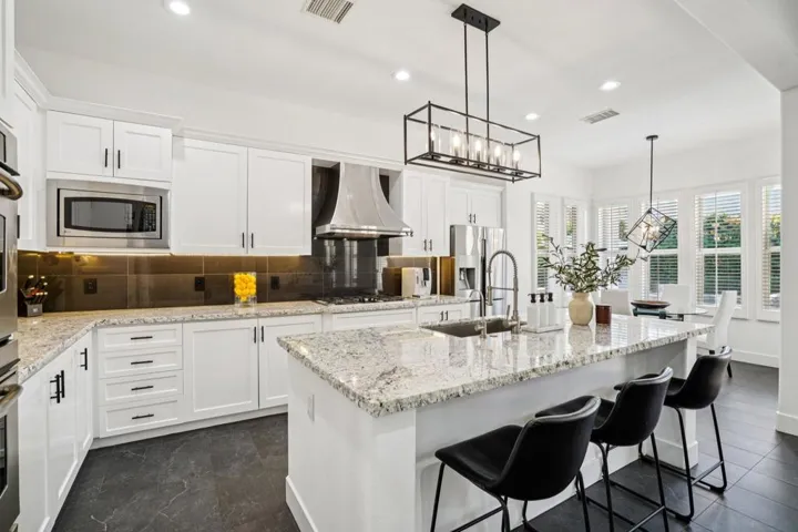 14-web-or-mls-Via Fiora-S2203-014