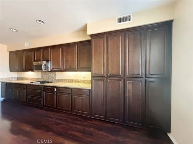 28327 Serenity Falls, Menifee, California 92585