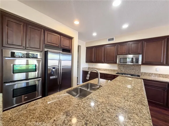 28327 Serenity Falls, Menifee, California 92585