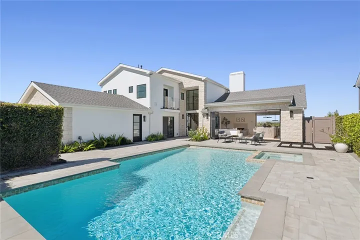 Welcome to 2433 Blackthorn Street!