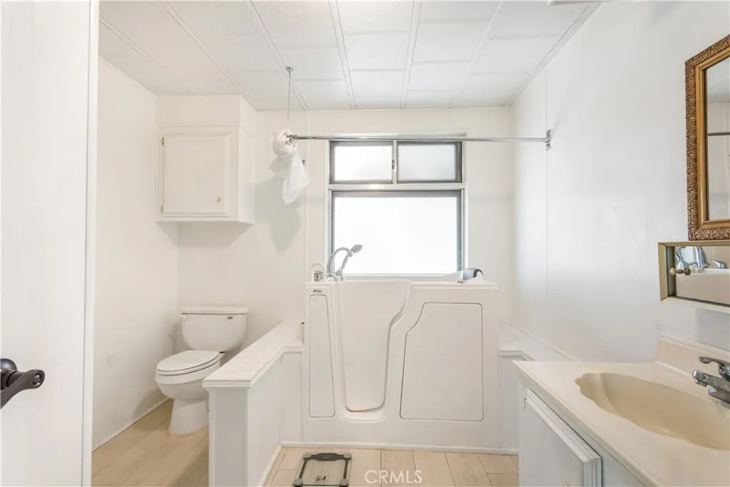 Bathroom1