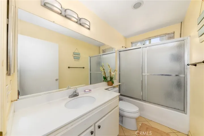 Upstairs full bathroom