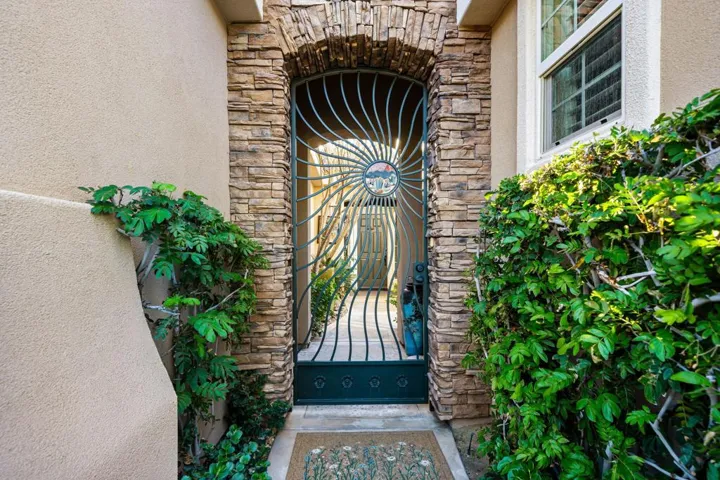 11-web-or-mls-JMTulare_OPMG_0326_011