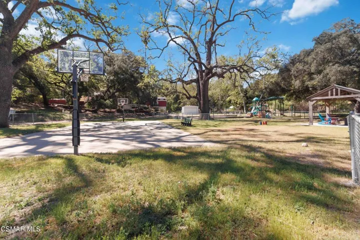 Basketball/pickleball Court