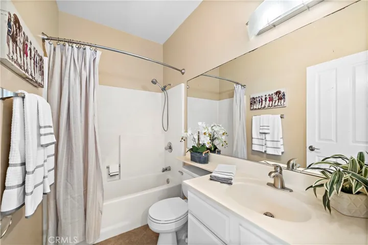 Guest bath with tub in shower