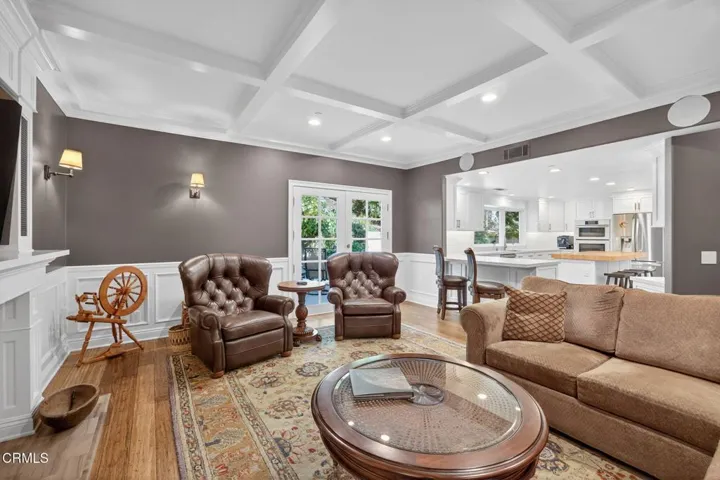 47-web-or-mls-Upmarketmedia_7405Lom-113