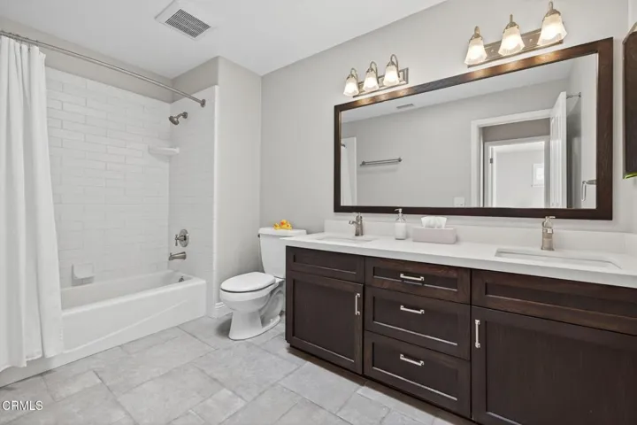 65-web-or-mls-Upmarketmedia_7405Lom-175