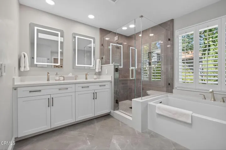 55-web-or-mls-Upmarketmedia_7405Lom-144