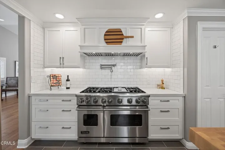 41-web-or-mls-Upmarketmedia_7405Lom-091