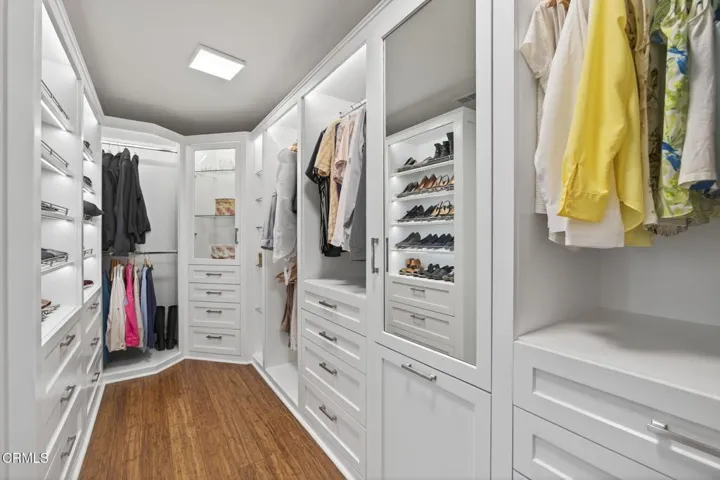 60-web-or-mls-Upmarketmedia_7405Lom-158