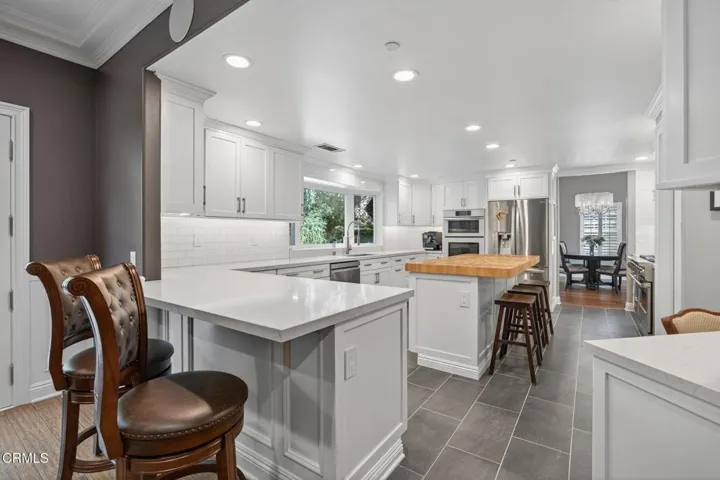 40-web-or-mls-Upmarketmedia_7405Lom-088