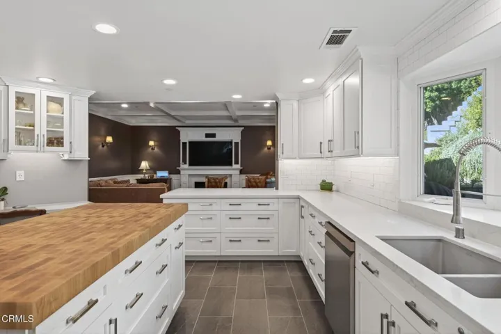 37-web-or-mls-Upmarketmedia_7405Lom-079