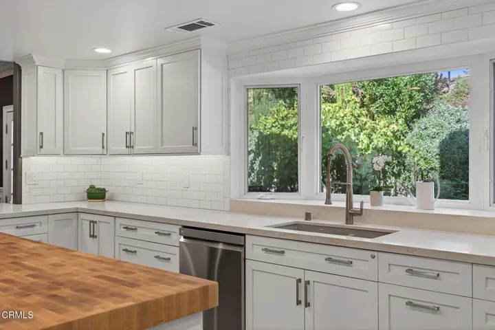 36-web-or-mls-Upmarketmedia_7405Lom-077