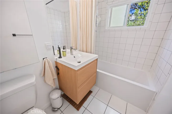 3017 4th, Santa Monica, California 90405