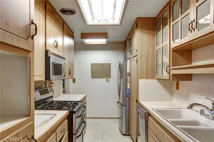 6405 Green Valley Circle 203, Culver City, California 90230