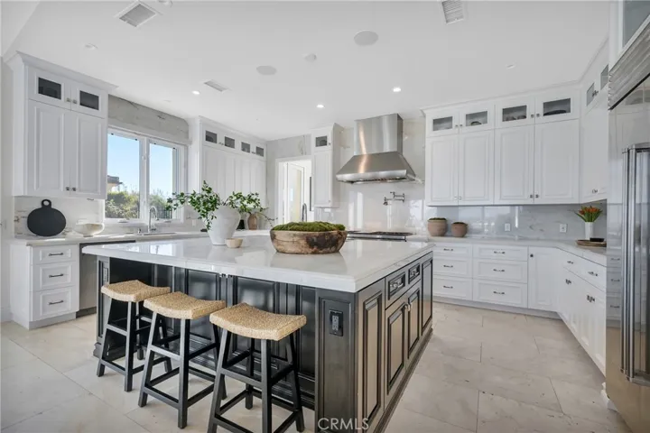 Chef's Gourmet Kitchen with Top of the Line Finishes and Appliances
