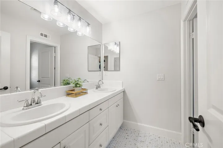 21 Snow Bush, Ladera Ranch, California 92694
