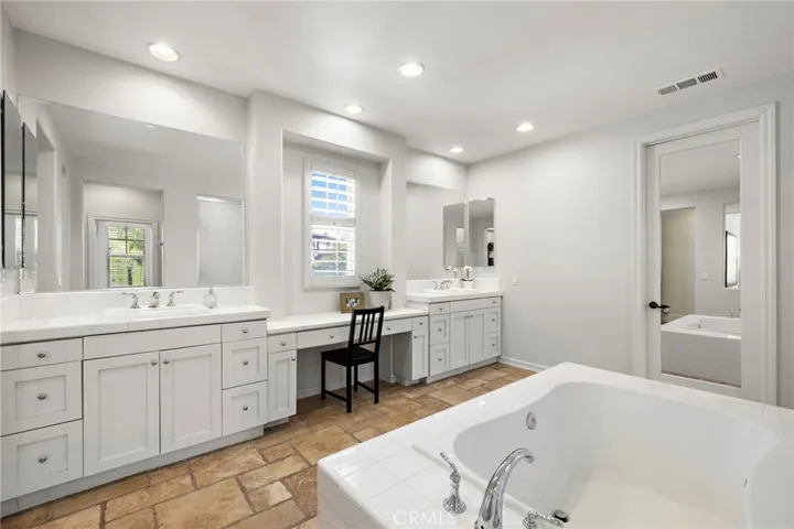 21 Snow Bush, Ladera Ranch, California 92694