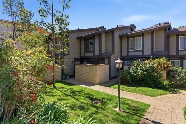 1095 Mesa Bluff, Costa Mesa, California 92627