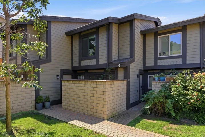 1095 Mesa Bluff, Costa Mesa, California 92627
