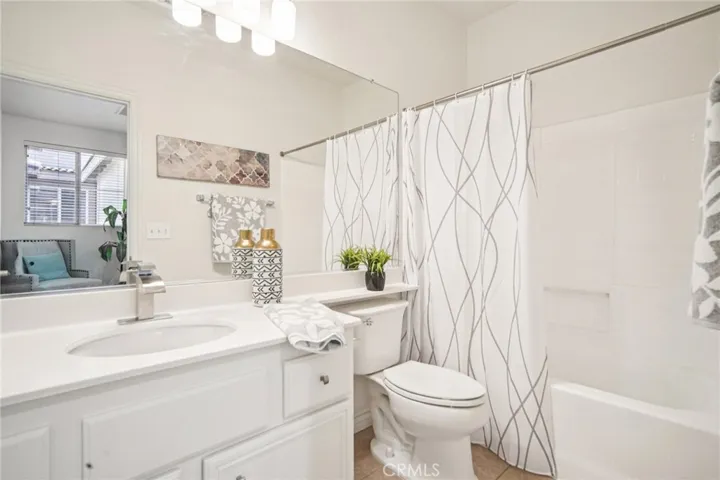 Large secondary bathroom