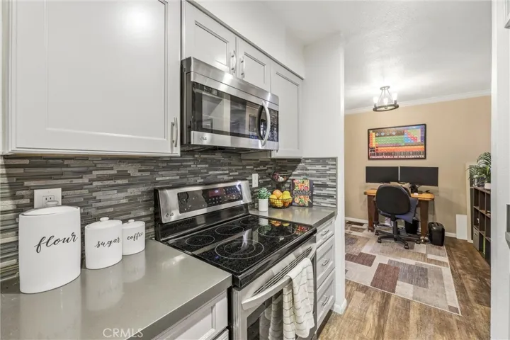 Microwave, newer cabinets